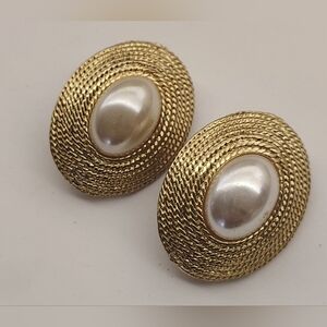 Elegant Gold and Pearl Earrings